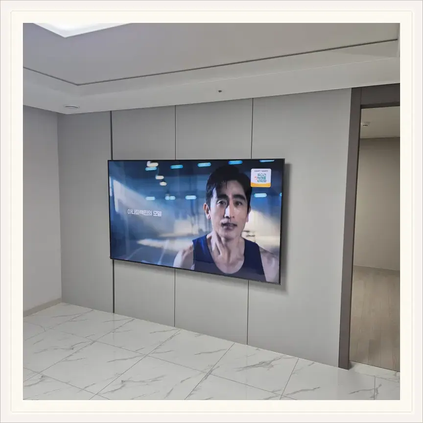 경기도 평택시 모곡동·칠괴동 벽걸이TV 설치 참고 사진 1, TV 뒤 주변기기 배치와 통풍